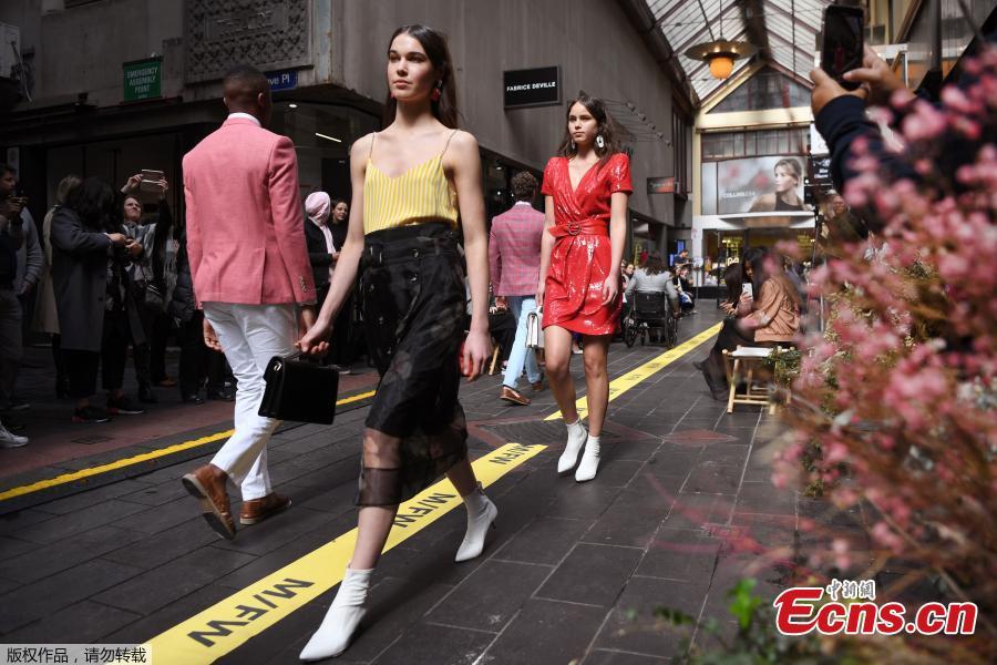 Models present the outfits on a commercial street at the Melbourne Fashion Week in Melbourne, Australia, Aug. 31, 2018. (Photo/Agencies)