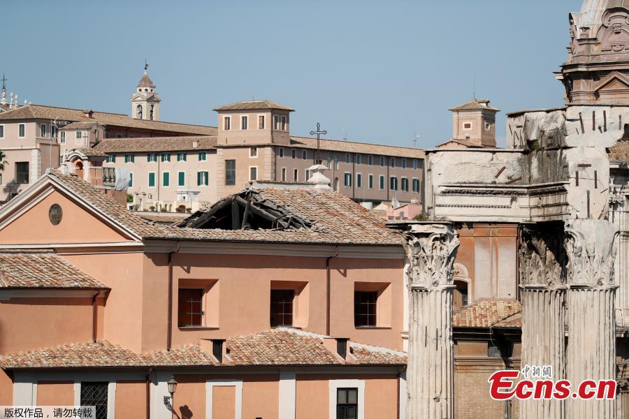 A part of the collapsed roof of the San Giuseppe dei Falegnami church is seen in Rome, Italy, Aug. 30, 2018. The church was closed to the public at the time and is normally open only for marriage ceremonies, but dogs were brought in to sniff through the rubble to make certain no one had been buried, the fire department said. (Photo/Agencies)