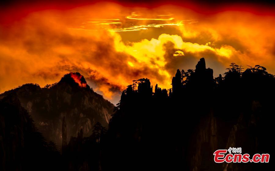 A spectacular sunrise in Mount Huangshan scenic area in Anhui Province, Aug. 30, 2018. Rolling mist between the valleys and crimson clouds created an amazing natural wonder. (Photo: China News Service/Liu Hao)
