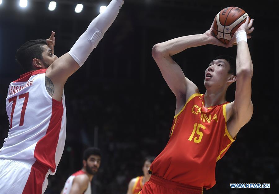 Zhou Qi (R) of China shoots during men\'s basketball final between China and Iran at the 18th Asian Games 2018 in Jakarta, Indonesia, Sept. 1, 2018. (Xinhua/Huang Zongzhi)