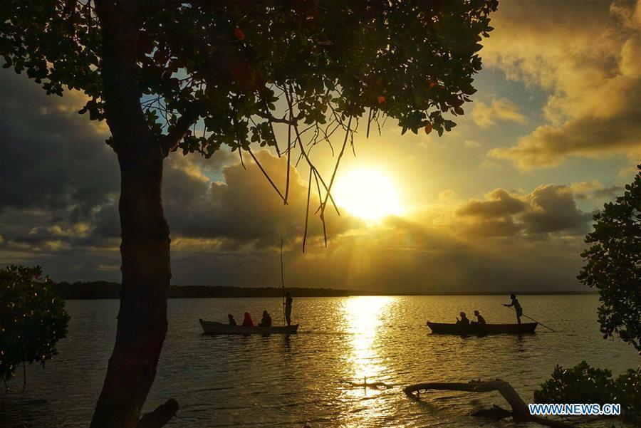 Tourists take boats on the water of Watamu Marine National Park in Malindi on the east coast of Kenya, Aug. 25, 2018. (Xinhua/Li Yan)