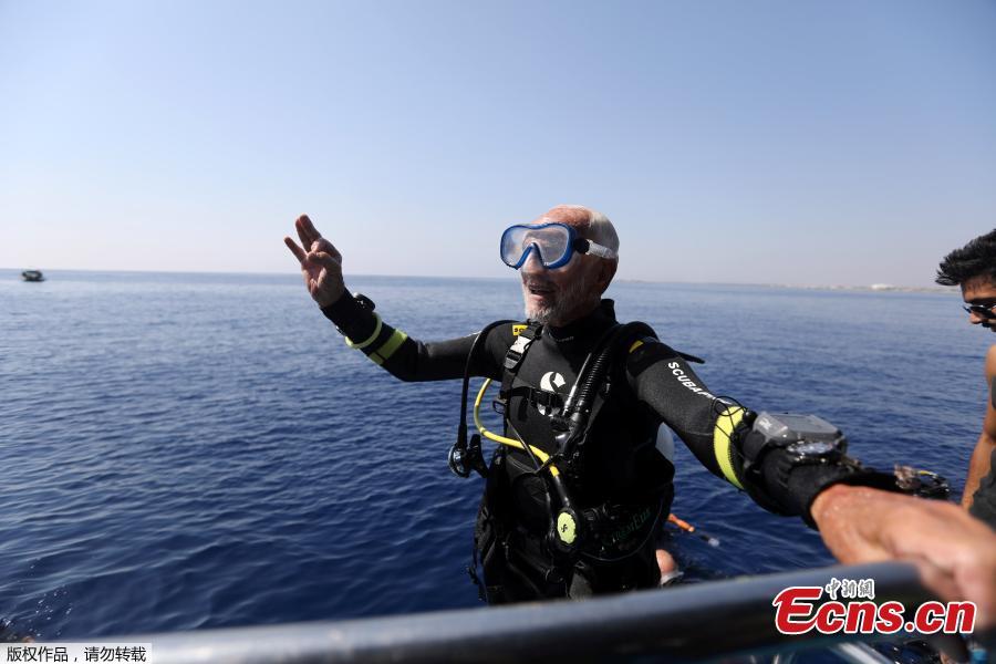 Ray Woolley, pioneer diver and World War 2 veteran, gestures after breaking a new diving record as he turns 95 by taking the plunge at the Zenobia, a cargo ship wreck off the Cypriot town of Larnaca, Cyprus September 1, 2018. (Photo/Agencies)