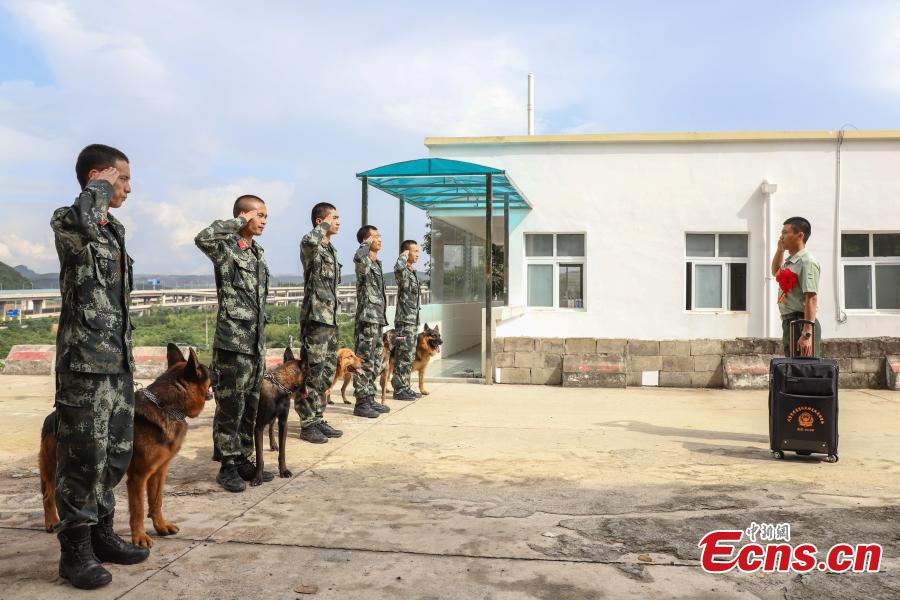 Armed police officer Han Menglin (R) says goodbye to his comrade-in-arms at a training base in Guizhou Province, Aug. 31, 2018. (Photo: China News Service/Qu Honglun)