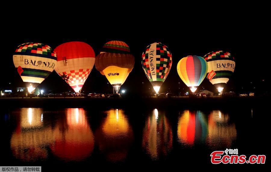 Balloons are lit by their gas burners during the Czech Hot Air Balloon Championship near the town of Uherske Hradiste, Czech Republic, Aug. 31, 2018. (Photo/Agencies)