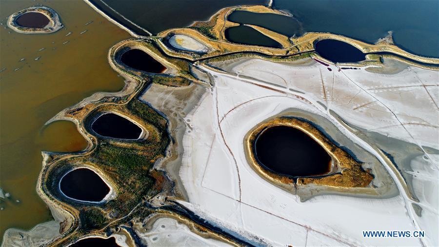 Aerial photo taken on Sept. 4, 2018 shows the scenery of salt lake in Yuncheng, north China\'s Shanxi Province.(Xinhua/Huang Wenpeng)