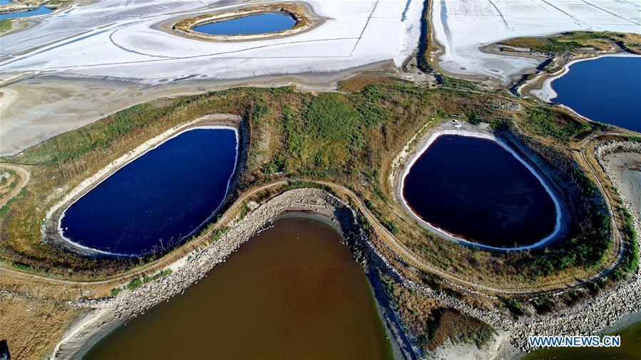 Aerial photo taken on Sept. 4, 2018 shows the scenery of salt lake in Yuncheng, north China\'s Shanxi Province.(Xinhua/Huang Wenpeng)