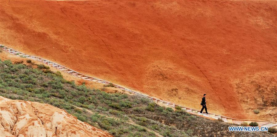 Photo taken on Sept. 5, 2018 shows the scenery of Danxia landform in Zhangye City, northwest China\'s Gansu Province. (Xinhua/Wei Hai)