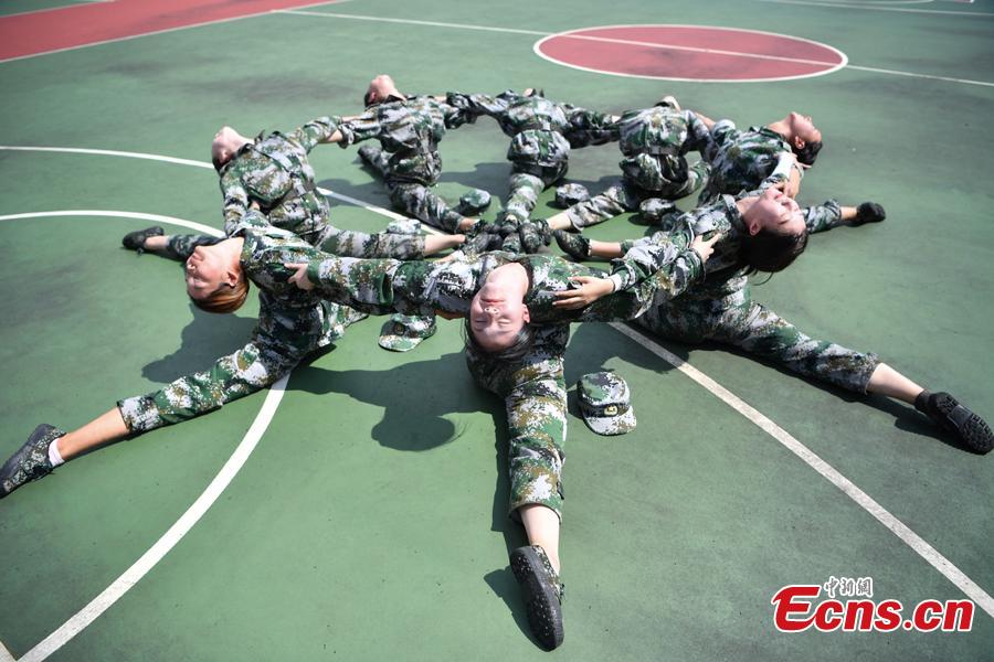 Freshman students from the Yunnan Arts University pose for photos during a compulsory military training in Kunming City, Southwest China’s Yunnan Province, Sept. 6, 2018. Military training, compulsory for freshmen in China\'s colleges, includes a diverse range of programs. (Photo: China News Service/Liu Ranyang)