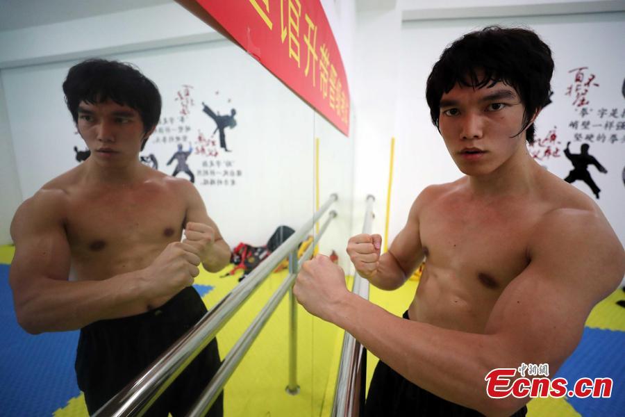Liao Chentao, a native of Meizhou City in Guangdong Province, is an actor known for his resemblance to Bruce Lee (1940-1973), famed martial artist and cultural icon. A member of Bruce Lee Club in Hong Kong and of the Foshan Wushu Association, Liao is also the student of a master of Wing Chun, a traditional southern style of Chinese kung fu style used in close range combat. He became interested in studying Bruce Lee in high school at 15 years old, and later started his acting career in 2015. He now teaches Wing Chun at a school in Shenzhen, saying he will be ready to face any difficulties to promote kung fu. (Photo/ China News Service)