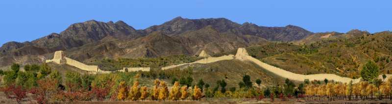 The Great Wall of Datong still stands tall and straight even after hundreds of years of wind and rain. (Photo by Li Yi and Han Jianjun/for chinadaily.com.cn)