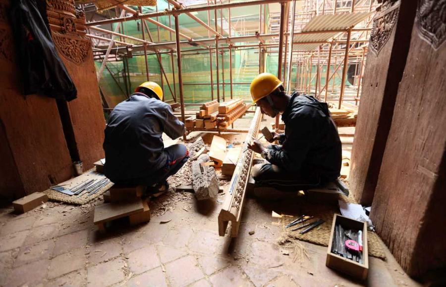 Chinese and Nepalese workers take part in restoration work at Kathmandu Durbar Square in Nepal. (Photo/China Daily)
Chain of programs
Xie Bing, director of the International Communication Department at the State Administration of Cultural Heritage, said China has conducted eight foreign aid programs for the preservation of cultural relics in six countries, and 15 joint archaeological programs in 12 countries by the end of last year.
\