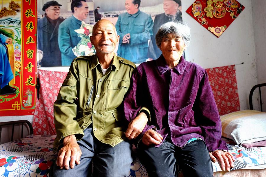 Wei Deyou and his wife. (Photo provided to China Daily)
His wife retired in 1992 and he retired in 2001, at age 60. They had earned a monthly salary of 6,000 yuan ($880) together, and their children scrambled to Xinjiang to try to take them back to their home province, Shandong. But Wei and Liu refused to leave Sarbulak.
\