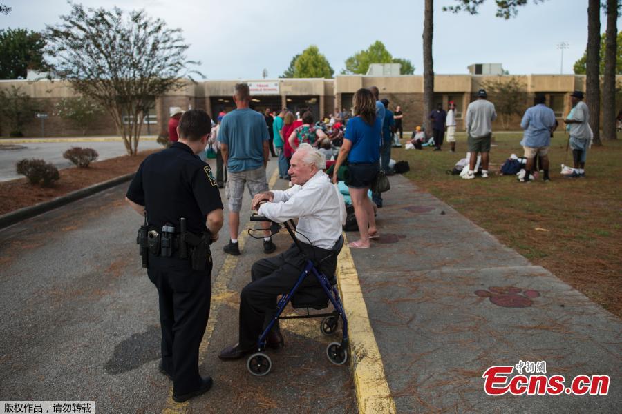 People line up to enter a hurricane shelter at Trask Middle School in Wilmington, North Carolina, Sept. 11, 2018. Hurricane Florence would deliver a \'direct hit\' to the US East Coast, emergency officials warned. More than one million people in North Carolina, South Carolina and Virginia have been told to flee their homes as the hurricane churns across the Atlantic Ocean towards the coast. (Photo/Agencies)