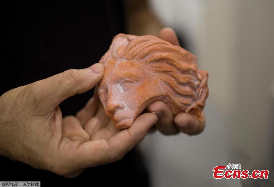 Jorge Lopes, researcher at the Pontifical Catholic University, shows a 3D print of a Greek piece that belonged to the Museo Nacional, in Rio de Janeiro, Brazil, Sept. 5, 2018. About 300 pieces of the Brazil\'s National Museum that were scanned and some printed in 3D could help to rebuild part of the heritage lost in the fire this weekend. Since 2000, researchers at the PUC worked together with the museum, scanning and printing some of the most important objects of the institution. (Photo/Agencies)