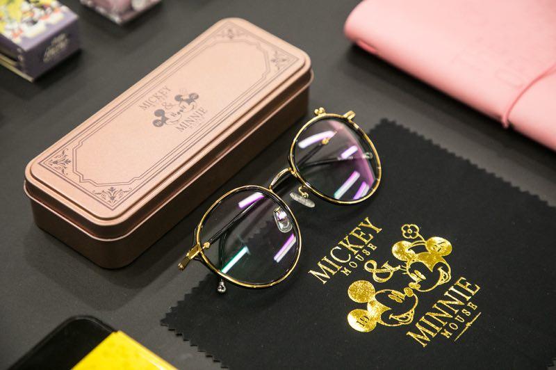 Mickey Mouse and Minnie Mouse glasses are available from Disney. (Photo provided to chinadaily.com.cn)