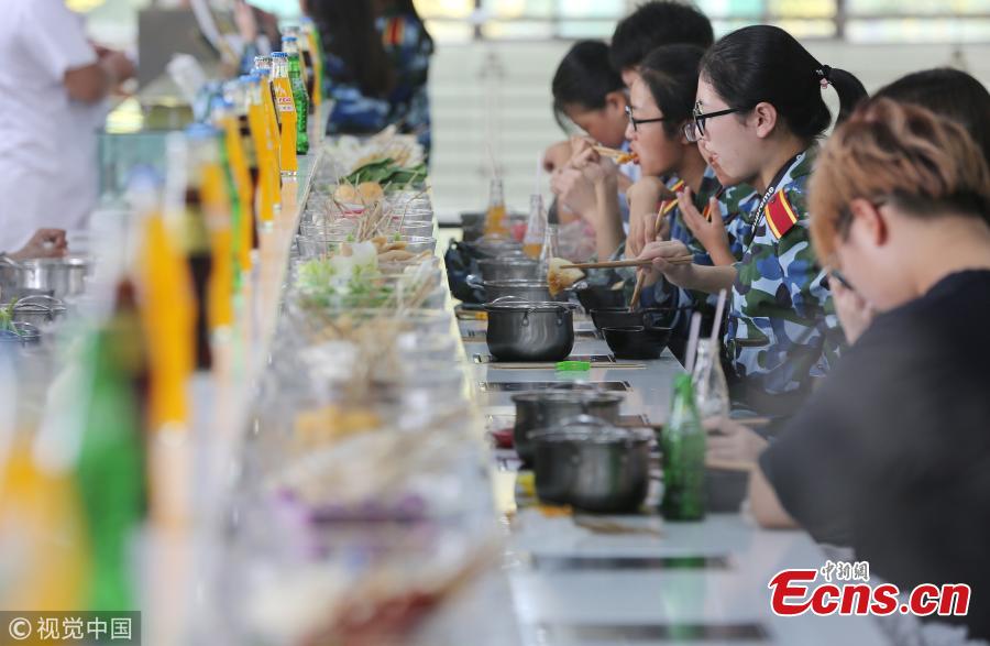 Photo taken on Sept. 12, 2018 shows a hot pot canteen at the Chang\'an Campus of Xi\'an University of Finance and Economics in Xi’an City, Northwest China’s Shaanxi Province. The canteen became popular among students for its rotary belt that delivers fresh, cheap ingredients and a variety of flavors. A student said spending 20 yuan can could get a good treat. (Photo/VCG)