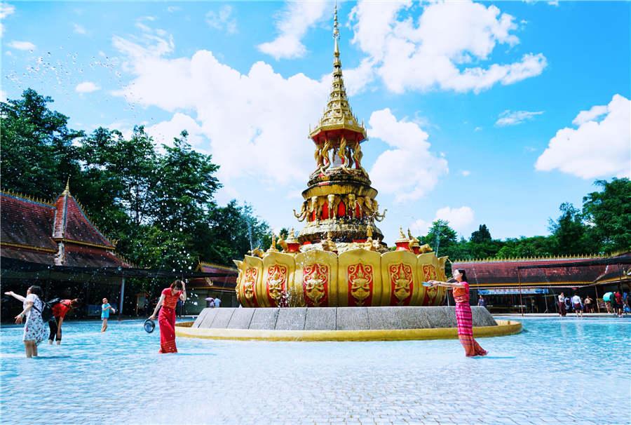 A view of Mengle Buddhist Temple in Xishuangbanna, Yunnan Province. (Photo provided to chinadaily.com.cn)