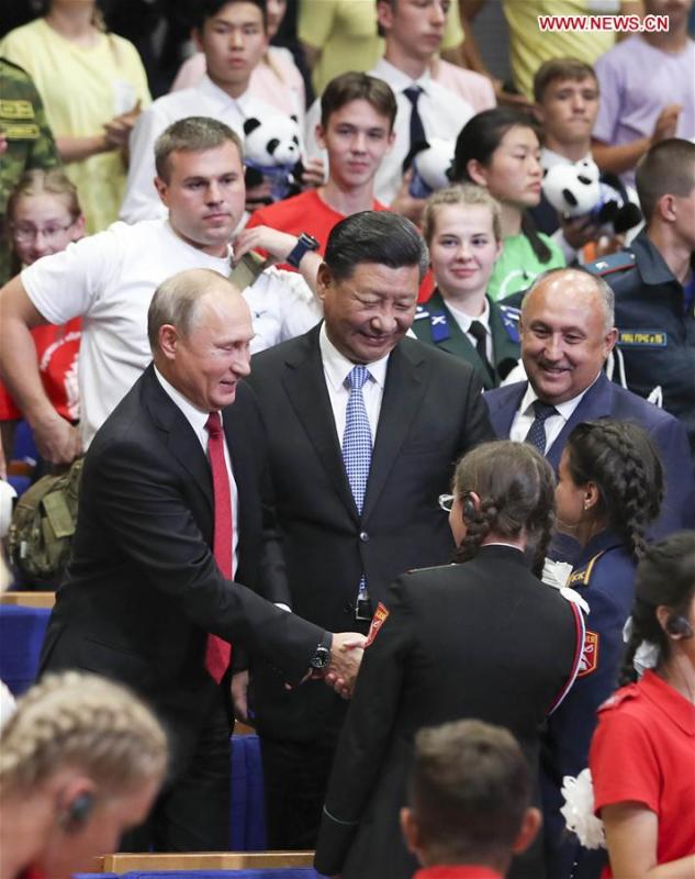 Chinese President Xi Jinping and Russian President Vladimir Putin talk with children at the All-Russian Children\'s Center \