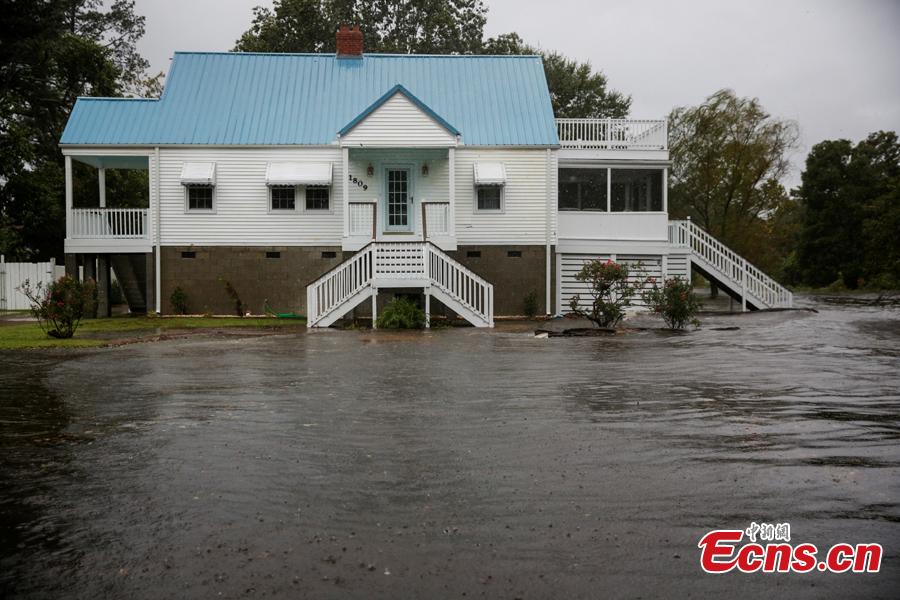 Water from Neuse River floods houses as Hurricane Florence comes ashore in New Bern, North Carolina, U.S., Sept. 13, 2018. The outer bands of Hurricane Florence drenched the Carolinas on Thursday, flooding roads, gorging rivers and knocking out power in an ominous glimpse of the damage the storm could inflict when it makes landfall on Friday with millions of people in its path. (Photo/Agencies)