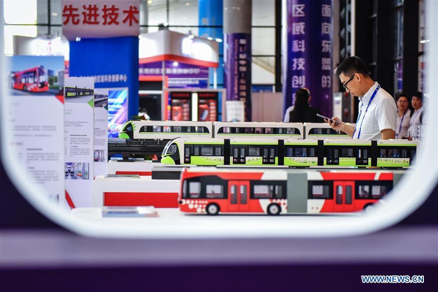 Photo taken on Sept. 13, 2018 shows bus models at the 15th China-ASEAN Expo in Nanning City, south China\'s Guangxi Zhuang Autonomous Region. High-tech exhibits attracted many visitors at the expo. (Xinhua/Li Mangmang)