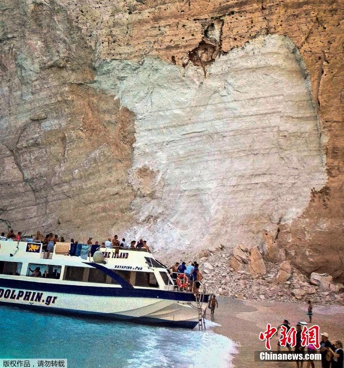 A general view shows the beach Navagio following a rockfall, in the island of Zakynthos, Greece September 13, 2018. At least seven people were injured in the accident, Greek authorities said.(Photo/Agencies)