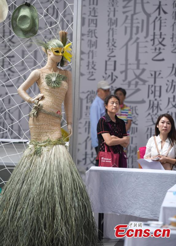 The fifth China Intangible Cultural Heritage Expo, jointly organized by the Ministry of Culture and Tourism and the Shandong provincial government, opens in Jinan City, Shandong Province, Sept. 13, 2018. More than 200 practitioners of traditional arts and craftsmanship will showcase their skills at the expo, which will include stilt-walking, embroidery by the Qiang people and straw-weaving craftworks. (Photo: China News Service/Zhang Yong)