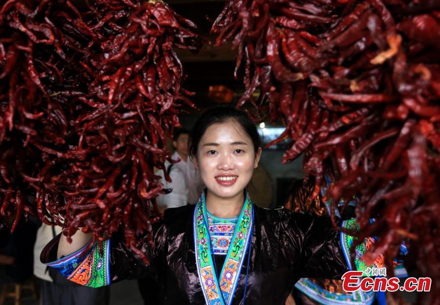 A pepper contest is held at a Miao village in Rongshui Miao Autonomous County, Southwest China’s Guangxi Zhuang Autonomous Region, Sept. 16, 2018. More than 40 Miao women brought their own peppers to participate in the contest to select the best one. Pepper planting has become an important industry for poverty alleviation in the village. (Photo: China News Service/Shi Feng)