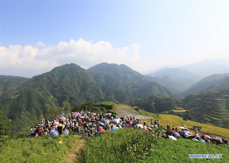 Villagers and tourists have a picnic during harvest celebrations held at a village of Miao ethnic group in Gandong Township in Miao Autonomous County of Rongshui, south China\'s Guangxi Zhuang Autonomous Region, Sept. 15, 2018. (Xinhua/Long Tao)
