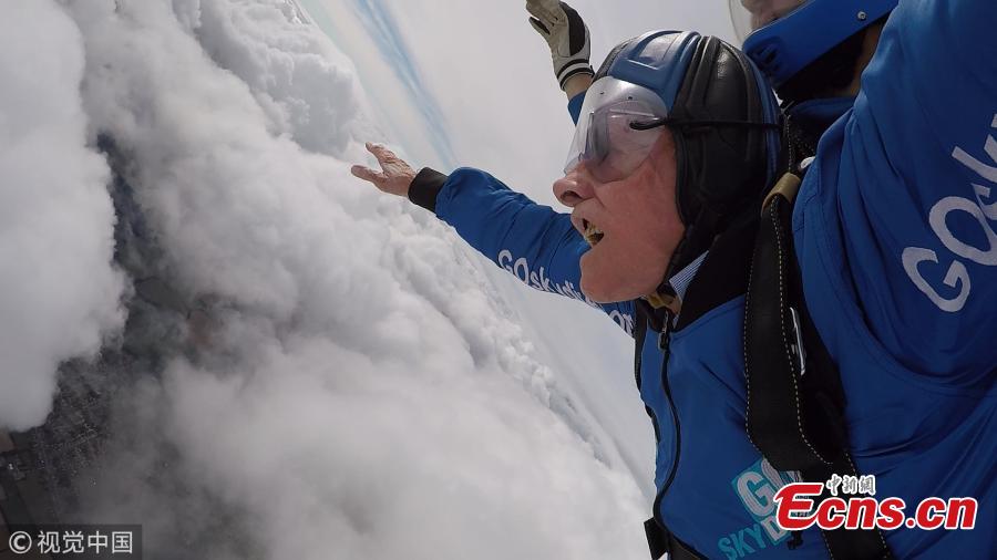Harry Read, 94, takes to the skies from Old Sarum airfield in Salisbury, Wiltshire, and jumped 10,000ft. The D-Day veteran has completed his first high-level skydive since parachuting into Normandy in 1944. Read did the jump to raise money for the Salvation Army, of which he is a life-long member, to help fund the charity\'s anti-trafficking and modern slavery work in the UK. (Photo/VCG)