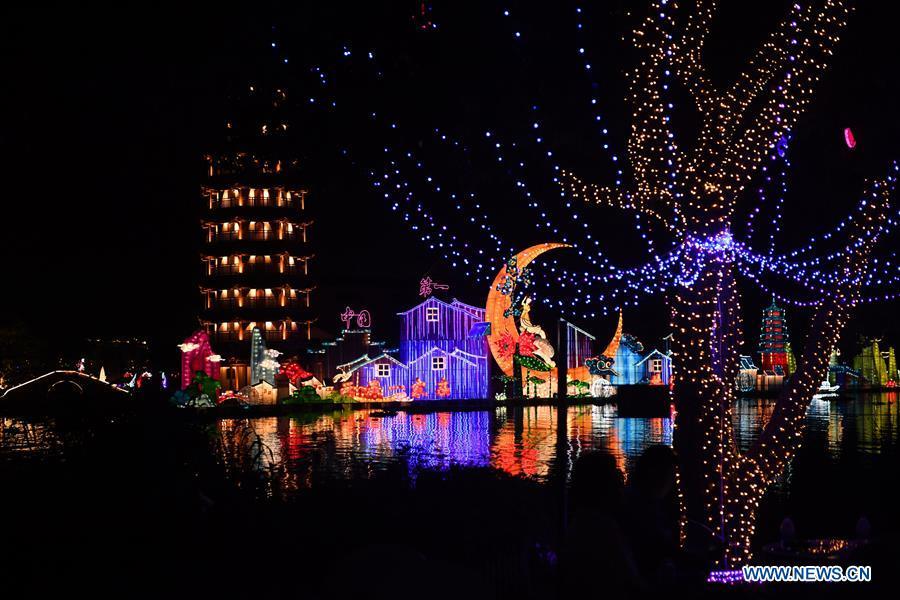 Photo taken on Sept. 19, 2018 shows lanterns in Zhouzhuang ancient town in Kunshan, east China\'s Jiangsu Province. A lantern fair to greet the upcoming Mid-Autumn Festival kicked off here on Wednesday. (Xinhua/Ji Chunpeng)