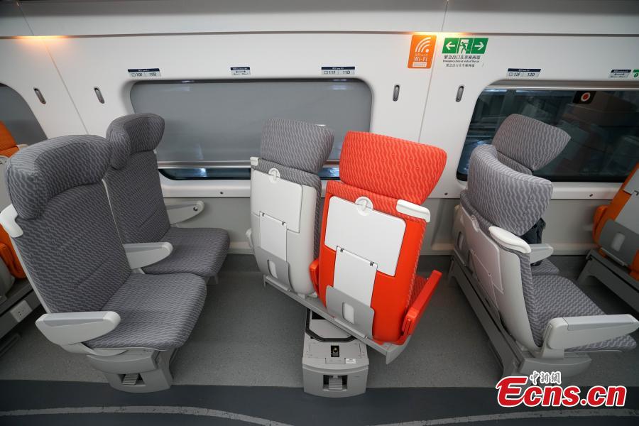 A view of the compartment for second-class seats in the high-speed train used for the Guangzhou-Shenzhen-Hong Kong Express Rail Link, Sept. 23, 2018. The second-class seats feature different colors and a wavelike pattern on the floor. Folding seat and magazine holders are provided for passengers. The backrest of each seat is adjustable. (Photo: China News Service/Zhang Wei)
