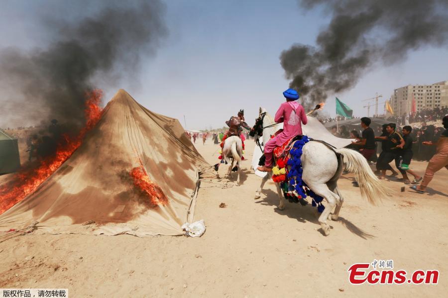 Local actors dressed as ancient warriors burn a tent as they re-enact a scene from the 7th century battle of Karbala to commemorate Ashura in Najaf, Sept. 20, 2018. (Photo/Agencies)
