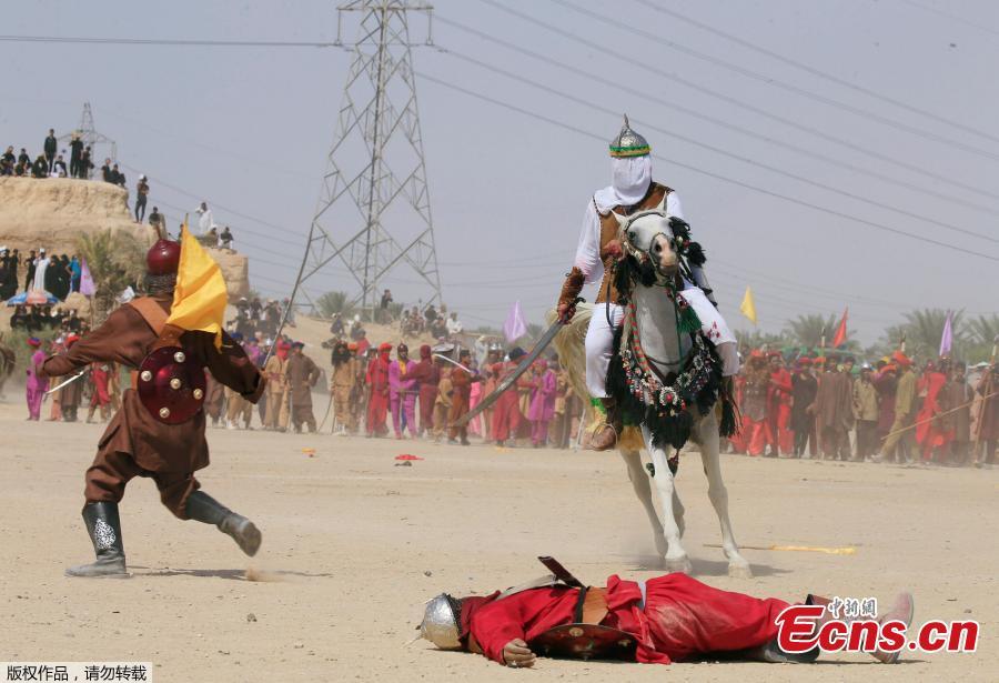 Local actors dressed as ancient warriors re-enact a scene from the 7th century battle of Karbala to commemorate Ashura in Najaf, Sept. 20, 2018. (Photo/Agencies)