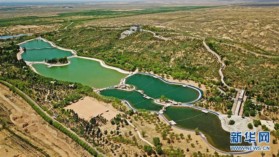 A photo taken May 25 shows Baijitan national desert park in Lingwu county, Ningxia Hui autonomous region. (Photo/Xinhua)
The 81,800-hectare Baijitan National Nature Reserve in Lingwu is on the edge of the Maowusu Desert, which covers an area of more than 40,000 square kilometers. The gradually expanding desert has been a critical problem constraining regional development since the 1950s. Statistics show that some 42,000 hectares of forests have been cultivated over the past 60 years, controlling more than 60,000 hectares of sand. Currently, the forest coverage of the reserve has reached 40.6 percent.