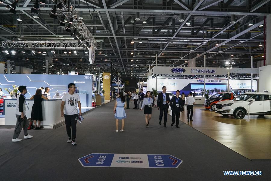 Visitors look at exhibits at the Future of Transportation World Conference in Hangzhou, east China\'s Zhejiang Province, Sept. 20, 2018. (Xinhua)