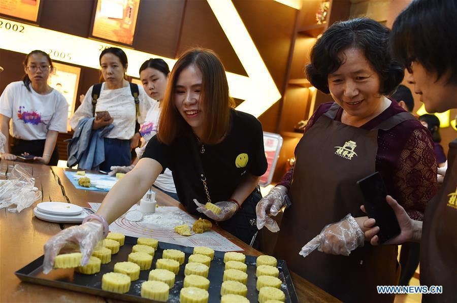 People make mooncakes at a fair to greet the traditional Mid-Autumn Festival in Tianjin, north China, Sept. 21, 2018. The Mid-Autumn Festival falls on the 15th day of the eighth month of the Chinese lunar calendar, or Sept. 24 this year. (Xinhua/Li Ran)