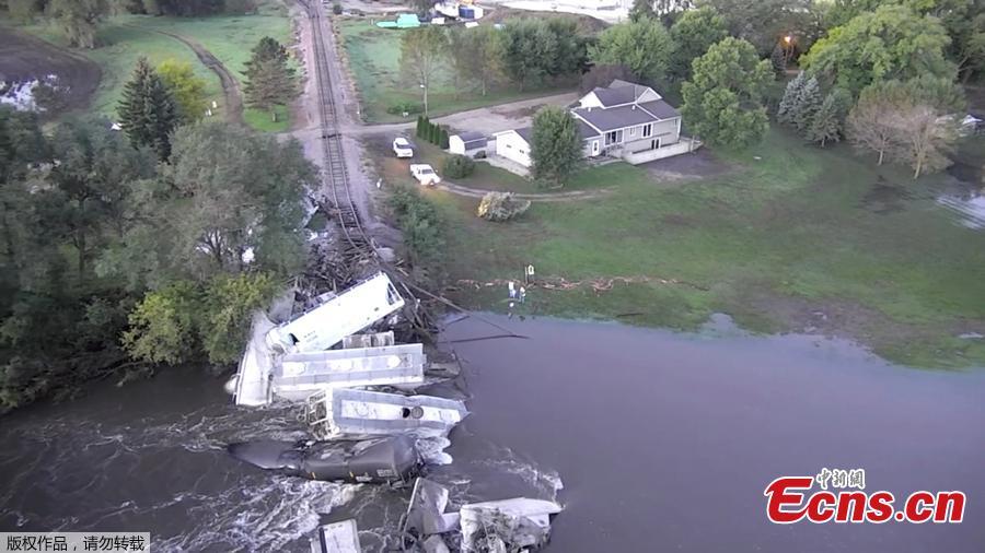 A train derailment near Alton, Iowa, United States is seen in this still image taken from a September 23, 2018 video. The accident demolished a bridge. About 20 cars carrying soybean oil and sand fell into the rain-swollen Floyd River. Authorities say no one was injured. (Photo/Agencies)