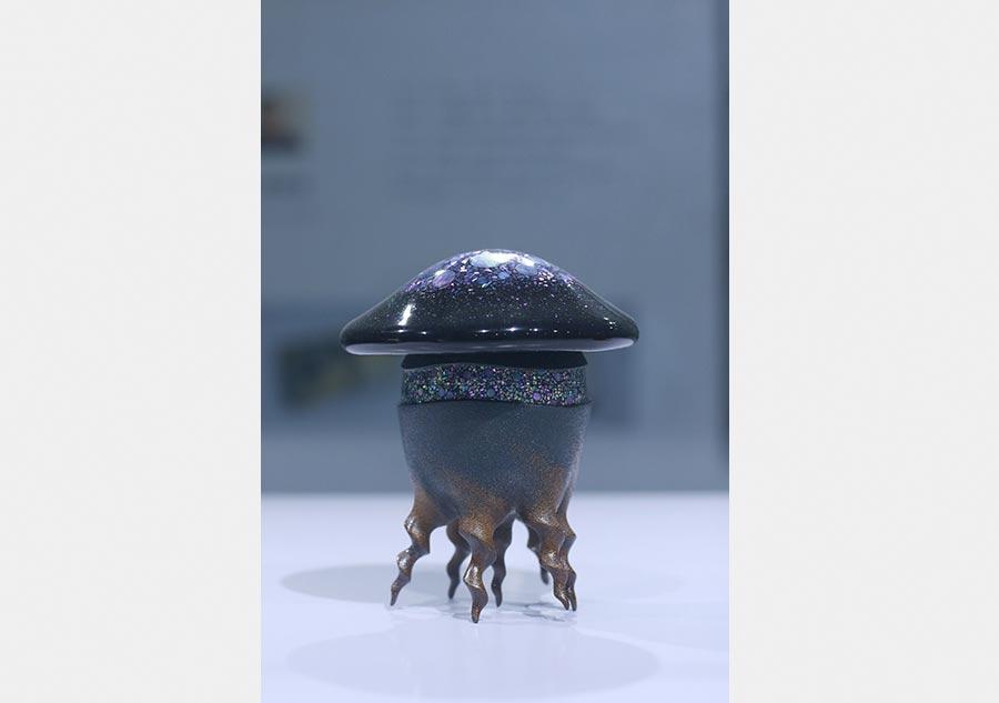 Presented by the ZENA lifestyle and aesthetics platform, the lacquerware exhibition displayed the work of eight representative Japanese artists, following the chronological order of lacquerware\'s development in Japan. (Photo provided to China Daily)