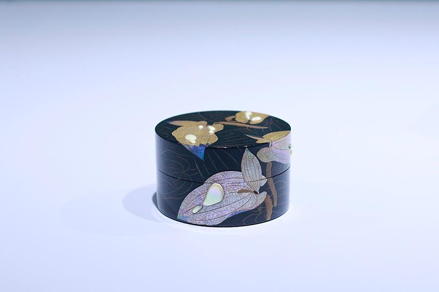 Four prestigious Japanese lacquerware masters recently appeared at the Sheng Sheng Lacquerware Exhibition in Beijing, where they offered a detailed discussion of their aesthetics and artistic expression. (Photo provided to China Daily)