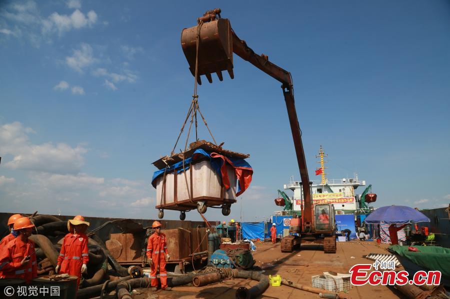 Relics found from the warship Jingyuan, sunk by the Japanese navy during the Sino-Japanese War (1894-1895), are transported at a beach in Zhuanghe City, Northeast China’s Liaoning Province, Sept. 25, 2018. Underwater investigation found more than 500 items made of iron, glass, porcelain, leather and other materials. Archeologists identified the shipwreck from a plate carrying the warship\'s name after it was found on the seabed 12 meters underwater with its main body covered in sludge on Sept. 15. (Photo/VCG)
