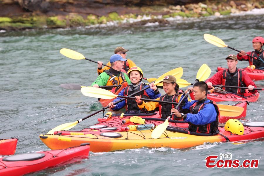 Servicewomen from China and Australia during a joint military training exercise called Exercise Pandaroo 2018 in Sydney, Australia, Sept. 26, 2018. Ten members from each of the two countries\' armies participated in the training. (Photo: China News Service/Tao Shelan)