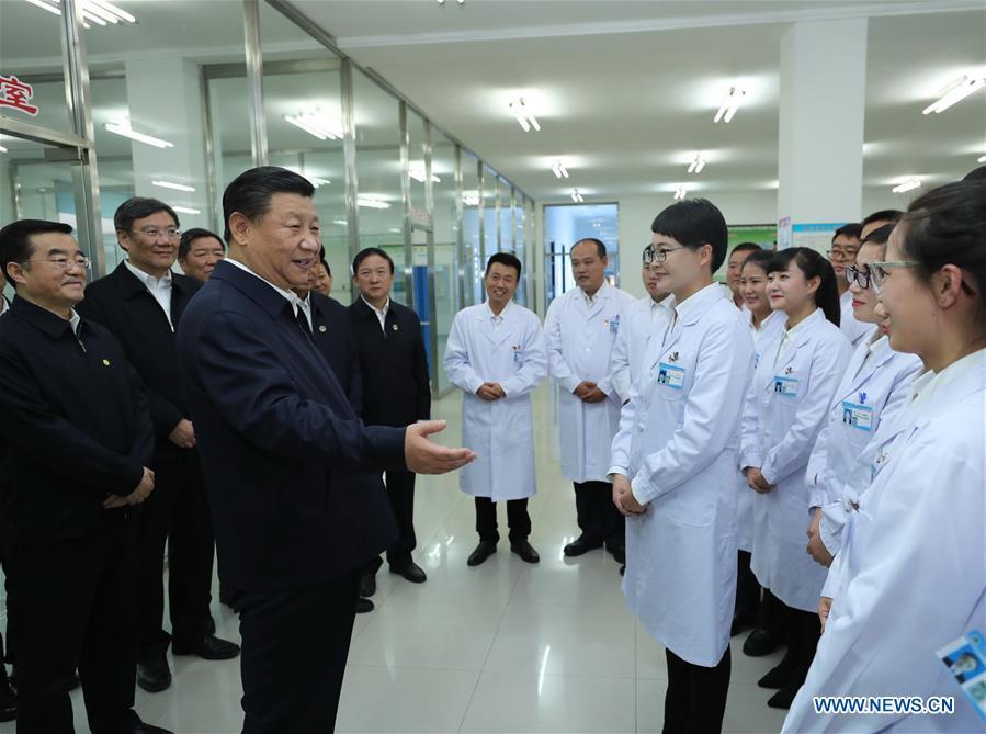 Chinese President Xi Jinping, also general secretary of the Communist Party of China (CPC) Central Committee and chairman of the Central Military Commission, talks with researchers at Beidahuang Jiansanjiang national agricultural science and technology park, northeast China\'s Heilongjiang Province, Sept. 25, 2018. Xi started an inspection tour in Heilongjiang on Tuesday. (Xinhua/Ju Peng)