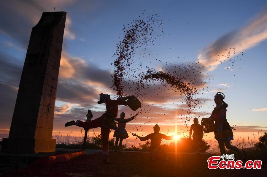 Farmers use eight tons of freshly-harvested peppers and corn to create a giant national flag on the top of Longquan Mountain in Zhejiang Province, Sept. 26, 2018, as part of harvest celebrations. The flag measured 10 meters in length and was 6.6 meters wide. The mountain is the highest peak in the Yangtze River Delta. (Photo: China News Service/Yang Yong)