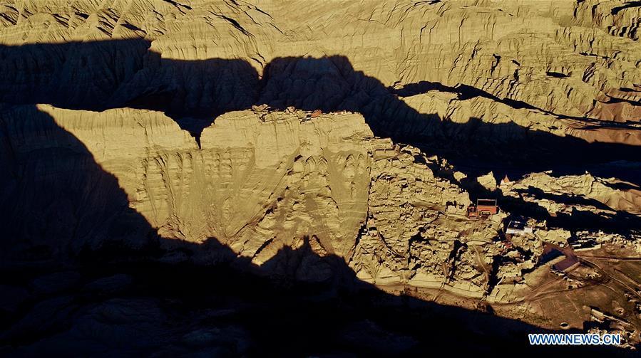 Aerial photo taken on Sept. 11, 2018 shows the ruins of Guge Kingdom in Ngari, southwest China\'s Tibet Autonomous Region. The Ngari area has an average altitude of over 4,000 meters above sea level. (Xinhua/Purbu Zhaxi)