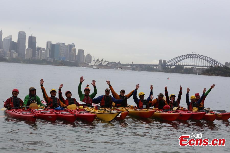 Servicewomen from China and Australia during a joint military training exercise called Exercise Pandaroo 2018 in Sydney, Australia, Sept. 26, 2018. Ten members from each of the two countries\' armies participated in the training. (Photo: China News Service/Tao Shelan)