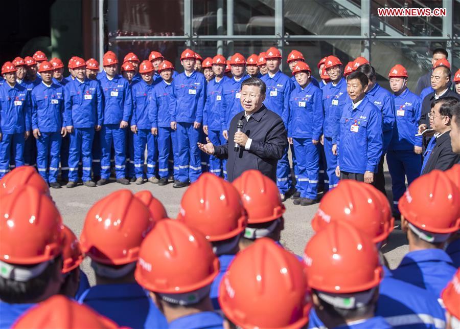 Chinese President Xi Jinping, also general secretary of the Communist Party of China (CPC) Central Committee and chairman of the Central Military Commission, speaks to workers during his visit to China First Heavy Industries (CFHI) in Qiqihar, northeast China\'s Heilongjiang Province, Sept. 26, 2018. Xi inspected Qiqihar on Wednesday. (Xinhua/Yan Yan)
