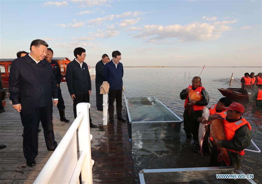 Chinese President Xi Jinping, also general secretary of the Communist Party of China (CPC) Central Committee and chairman of the Central Military Commission, learns about the fishing condition at the Chagan Lake in Songyuan, northeast China\'s Jilin Province, Sept. 26, 2018. Xi inspected Songyuan on Wednesday. (Xinhua/Ju Peng)