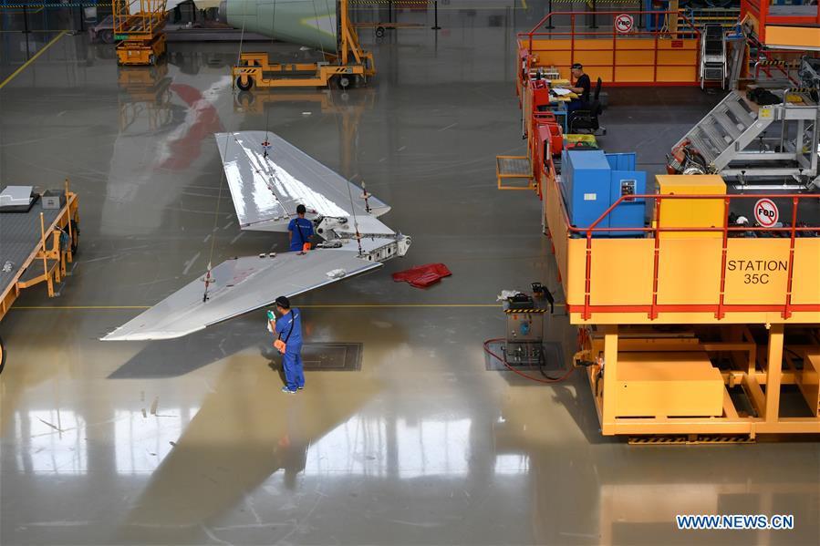 Staff members work at Airbus\' Tianjin final assembly line for the A320-family of jets in north China\'s Tianjin, Sept. 27, 2018. From the time it was established in 2008 until the end of this August, the Tianjin final assembly line assembled and delivered a total of 378 A320s. (Xinhua/Li Ran)