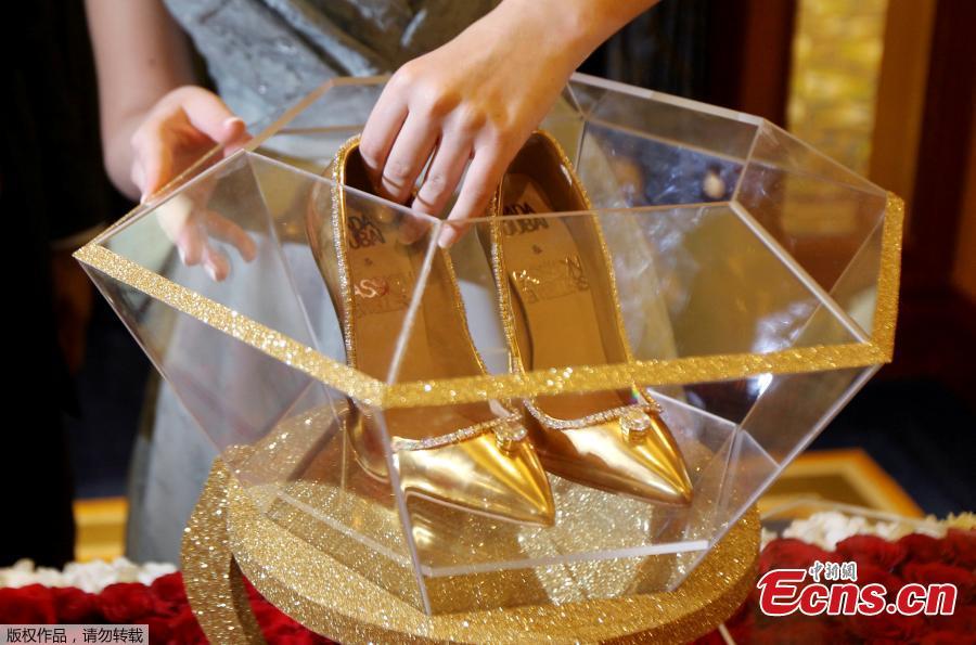 Touted as the world\'s most expensive footwear at $17 million, the Passion Diamond shoes is on display alongside Jada Dubai\'s newly launched collection of jewelled shoes at Burj Al Arab, Dubai, Sept. 26, 2018. Made in collaboration with Dubai\'s Passion Jewellers, the Passion Diamond pair are crafted from real gold, while a D-flawless 15-carat diamond adorns the toe of each stiletto. A total of 236 diamonds line the opening of the shoe where it meets the foot.(Photo/Agencies)