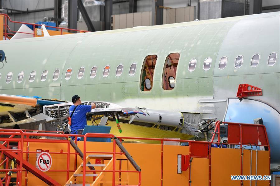 A staff member works at Airbus\' Tianjin final assembly line for the A320-family of jets in north China\'s Tianjin, Sept. 27, 2018. From the time it was established in 2008 until the end of this August, the Tianjin final assembly line assembled and delivered a total of 378 A320s. (Xinhua/Li Ran)